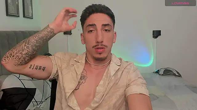 Snapshot of dylanspencer28 chatting on January 2025 07:07:01 PM dylanspencer28 online show from January 2025 07:07:01 PM