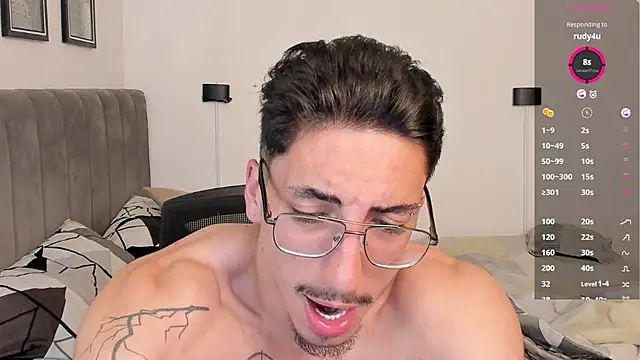 Snapshot of dylanspencer28 chatting on January 2025 02:38:02 AM dylanspencer28 online show from January 2025 02:38:02 AM