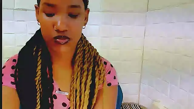 Snapshot of EroticSexyPrada chatting on March 2025 12:51:01 AM EroticSexyPrada online show from March 2025 12:51:01 AM