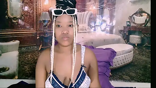 Snapshot of EroticSexyPrada chatting on February 2026 04:44:01 AM EroticSexyPrada online show from February 2026 04:44:01 AM