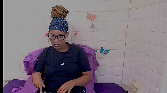 Snapshot of EroticSexyPrada chatting on February 2026 06:15:02 PM EroticSexyPrada online show from February 2026 06:15:02 PM