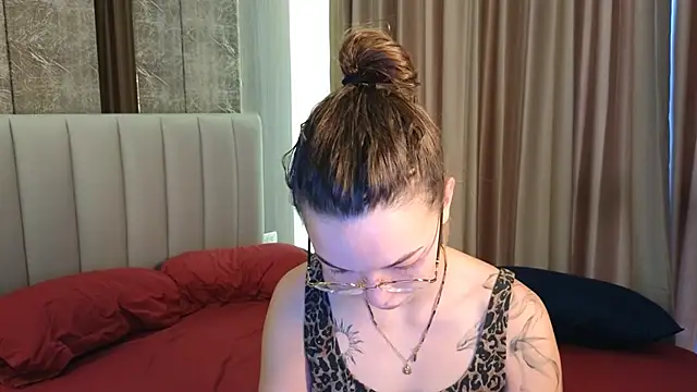 SusannJohnson online show from May 2026 12:08:02 AM