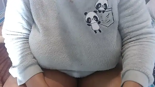 Snapshot of BUBBLYBUNNYxx chatting on March 2026 06:14:02 PM BUBBLYBUNNYxx online show from March 2026 06:14:02 PM