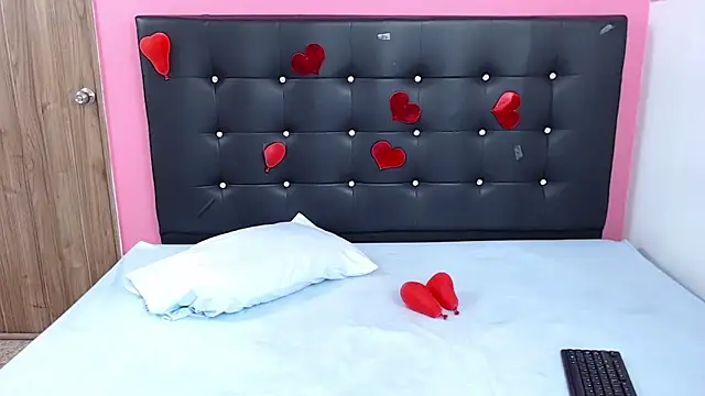 Snapshot of ninanaughty13 chatting on March 2025 01:50:02 PM ninanaughty13 online show from March 2025 01:50:02 PM