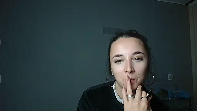 Eva Gloryy online show from September 2025 03:14:01 PM