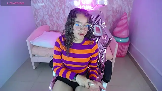 Snapshot of kassandra_ch_ chatting on February 2025 04:35:01 PM kassandra ch online show from February 2025 04:35:01 PM