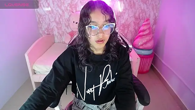 Snapshot of kassandra_ch_ chatting on February 2025 04:45:02 PM kassandra ch online show from February 2025 04:45:02 PM