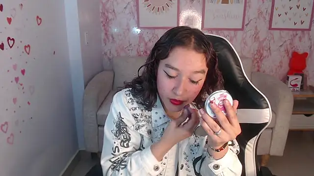 Snapshot of kassandra_ch_ chatting on March 2025 04:19:02 PM kassandra ch online show from March 2025 04:19:02 PM