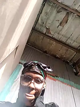 bubblendz1988 online show from May 2026 07:26:02 AM