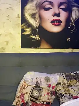 Snapshot of Lili__taylor chatting on February 2025 01:43:02 PM Lili taylor online show from February 2025 01:43:02 PM