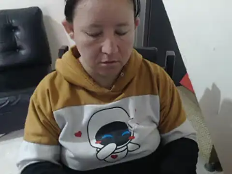 Snapshot of Yohis_Kiut25 chatting on February 2025 12:25:02 PM Yohis Kiut25 online show from February 2025 12:25:02 PM