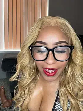 Snapshot of hazelbaby8880 chatting on February 2025 10:04:02 PM hazelbaby8880 online show from February 2025 10:04:02 PM