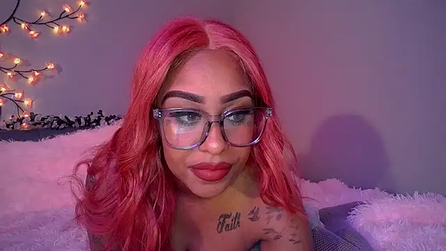 Snapshot of hazelbaby8880 chatting on March 2025 07:32:02 AM hazelbaby8880 online show from March 2025 07:32:02 AM