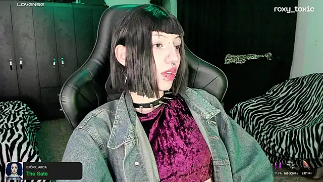 roxy toxic online show from October 2025 01:25:01 AM