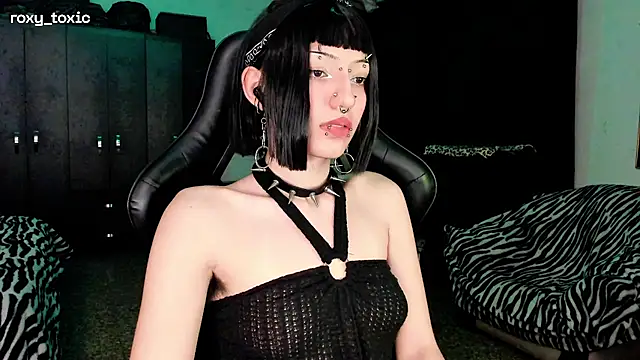 roxy toxic online show from November 2025 12:38:02 AM