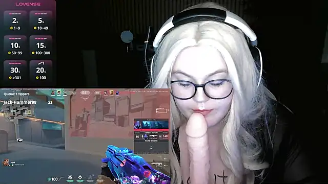 Snapshot of EveBaker04 chatting on March 2025 11:20:02 PM EveBaker04 online show from March 2025 11:20:02 PM