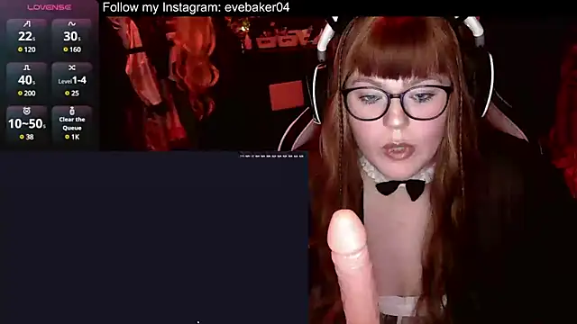 Snapshot of EveBaker04 chatting on March 2025 06:07:02 PM EveBaker04 online show from March 2025 06:07:02 PM