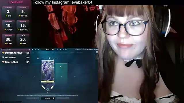 Snapshot of EveBaker04 chatting on March 2025 09:10:02 PM EveBaker04 online show from March 2025 09:10:02 PM