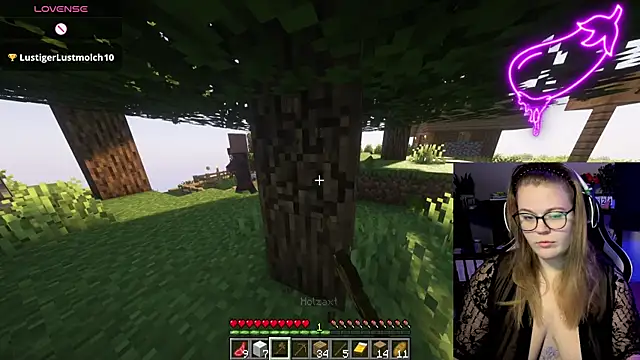 Snapshot of EveBaker04 chatting on October 2025 06:39:01 PM EveBaker04 online show from October 2025 06:39:01 PM