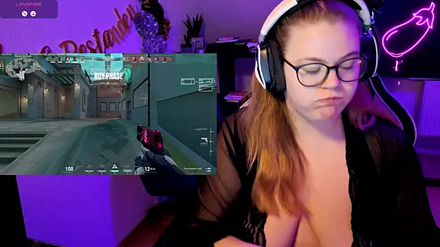 Snapshot of EveBaker04 chatting on October 2025 01:12:02 PM EveBaker04 online show from October 2025 01:12:02 PM