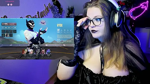 Snapshot of EveBaker04 chatting on October 2025 12:16:01 PM EveBaker04 online show from October 2025 12:16:01 PM