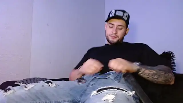 Snapshot of Lliam_2 chatting on October 2025 03:05:02 AM Lliam 2 online show from October 2025 03:05:02 AM