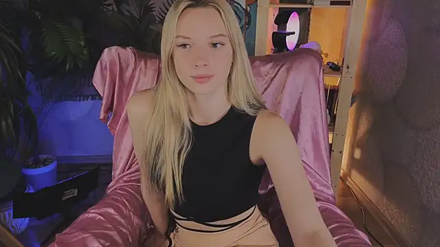 Snapshot of katt__y chatting on October 2025 05:06:01 AM katt y online show from October 2025 05:06:01 AM