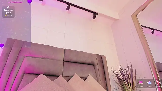 DannaJhonson1 online show from April 2026 07:19:02 PM