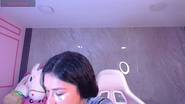 Skye Little v online show from October 2025 03:18:02 AM