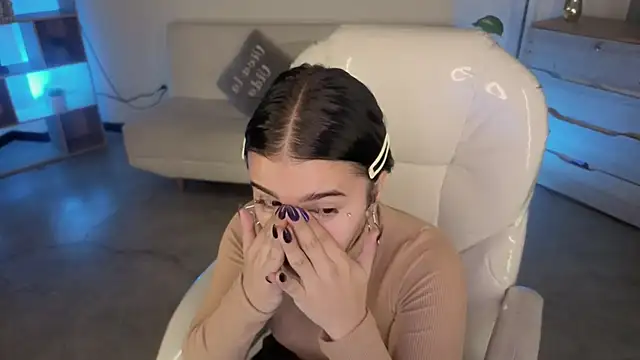 Nicole Foxx  online show from December 2025 07:10:01 PM