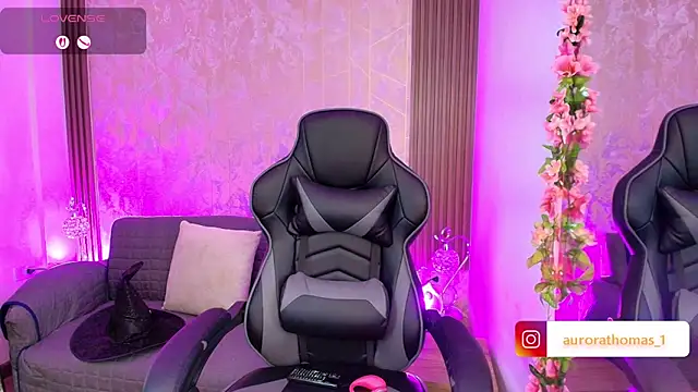 Aurora thomas  1 online show from October 2025 10:32:02 PM