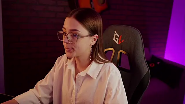 PamBeesly online show from January 2025 02:41:01 PM