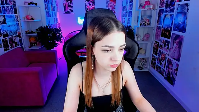 PamBeesly online show from March 2025 08:08:01 AM