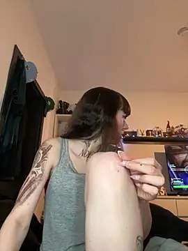 Snapshot of Ciara2004 chatting on December 2025 09:32:02 PM Ciara2004 online show from December 2025 09:32:02 PM