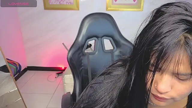 Paulette v online show from April 2026 01:04:01 PM
