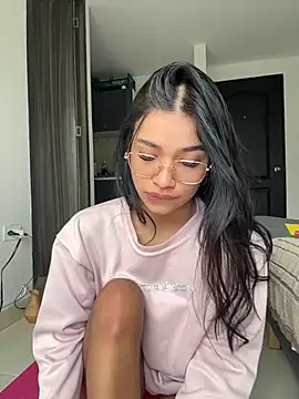 Bella Smiith  online show from February 2026 01:43:01 PM