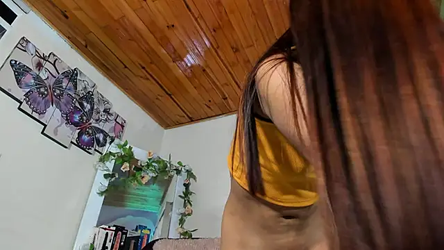 Snapshot of emili_clark chatting on March 2025 07:31:02 AM emili clark online show from March 2025 07:31:02 AM