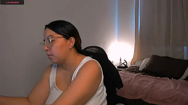 brithany olson25 online show from October 2025 05:57:02 PM