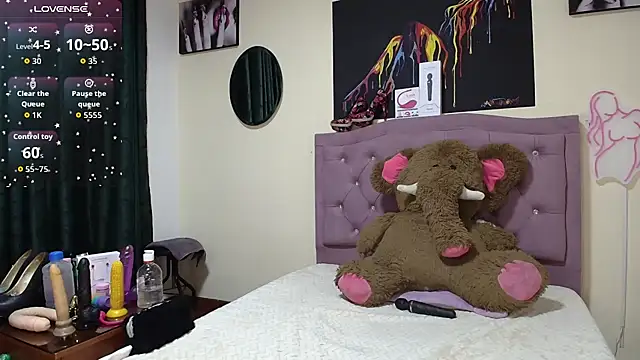 Emmie Hot online show from November 2025 12:19:02 PM