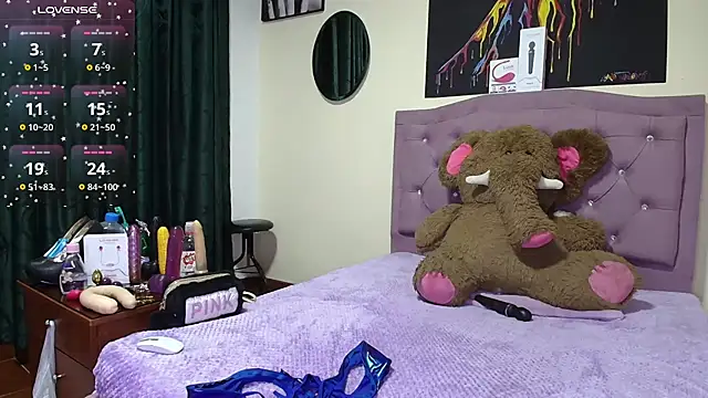 Emmie Hot online show from February 2026 12:10:02 PM