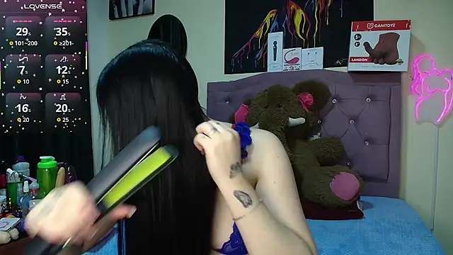 Snapshot of Emmie_Hot chatting on July 2026 11:58:02 AM Emmie Hot online show from July 2026 11:58:02 AM