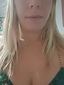 Snapshot of SweetyNinaOff1 chatting on October 2025 12:22:01 AM SweetyNinaOff1 online show from October 2025 12:22:01 AM