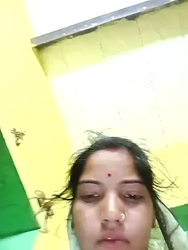 Snapshot of Bhuvi_Bedi chatting on January 2025 11:24:01 PM Bhuvi Bedi online show from January 2025 11:24:01 PM