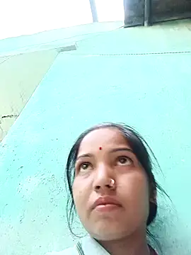 Snapshot of Bhuvi_Bedi chatting on February 2025 11:51:02 AM Bhuvi Bedi online show from February 2025 11:51:02 AM