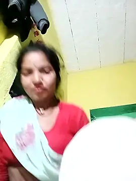 Snapshot of Bhuvi_Bedi chatting on February 2025 07:14:02 PM Bhuvi Bedi online show from February 2025 07:14:02 PM