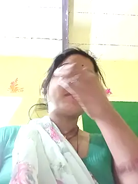 Snapshot of Bhuvi_Bedi chatting on February 2025 10:42:02 PM Bhuvi Bedi online show from February 2025 10:42:02 PM