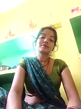 Snapshot of Bhuvi_Bedi chatting on February 2025 11:48:01 PM Bhuvi Bedi online show from February 2025 11:48:01 PM