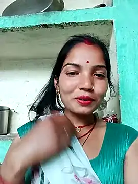 Snapshot of Bhuvi_Bedi chatting on February 2025 12:02:02 PM Bhuvi Bedi online show from February 2025 12:02:02 PM