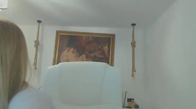 Snapshot of EllyaDiamond chatting on January 2025 09:04:01 PM EllyaDiamond online show from January 2025 09:04:01 PM