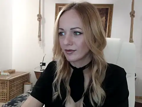 Snapshot of EllyaDiamond chatting on January 2025 07:53:02 PM EllyaDiamond online show from January 2025 07:53:02 PM